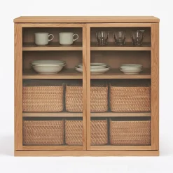 Armoire en noyer avec portes en verre