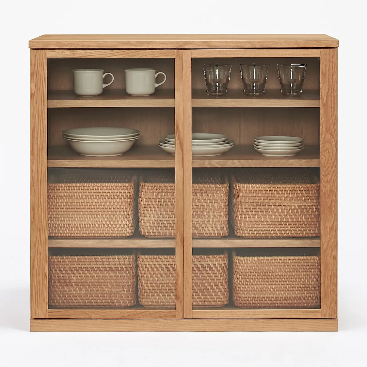 Armoire en noyer avec portes en verre