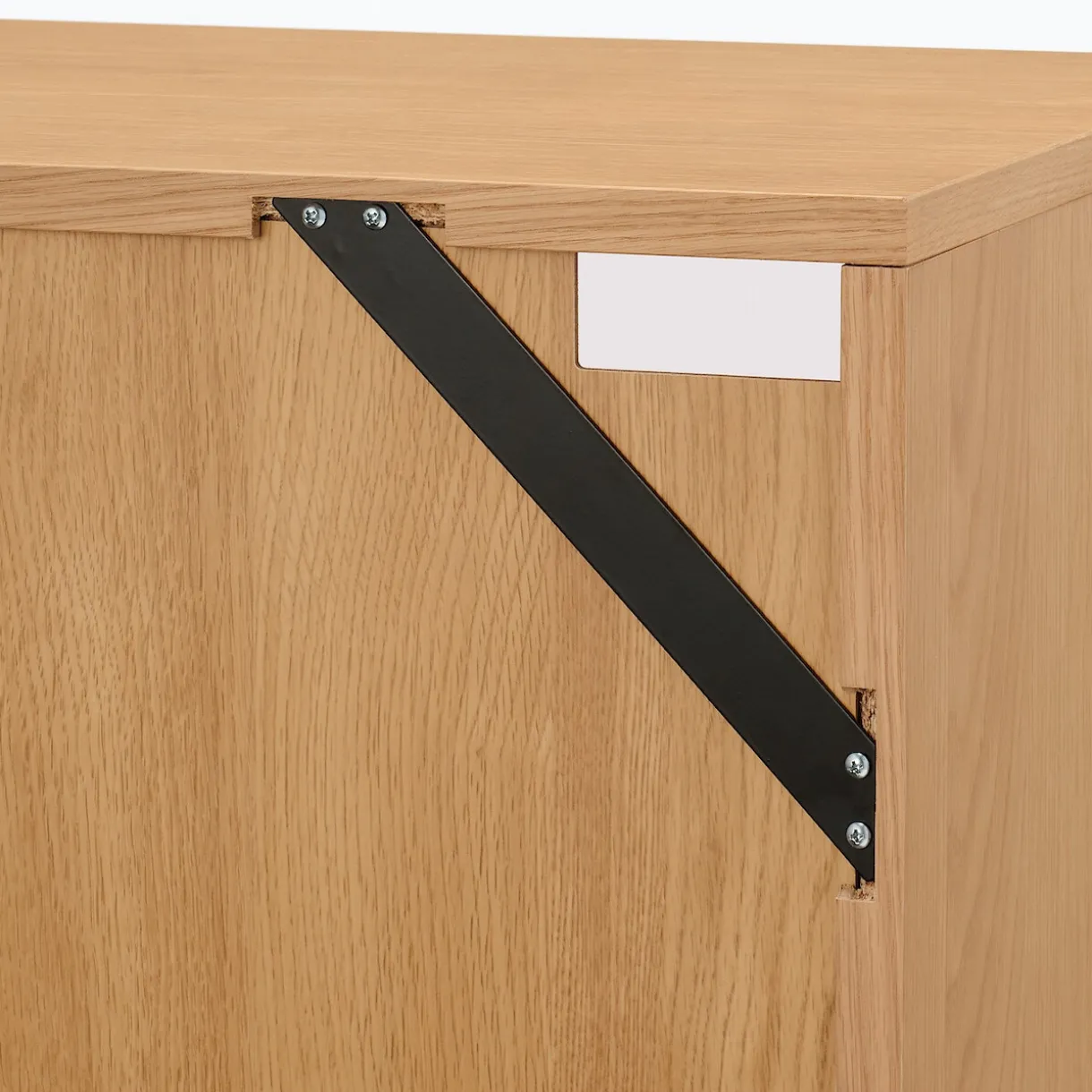 Armoire en noyer avec portes en verre