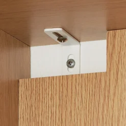 Armoire en noyer avec portes en verre