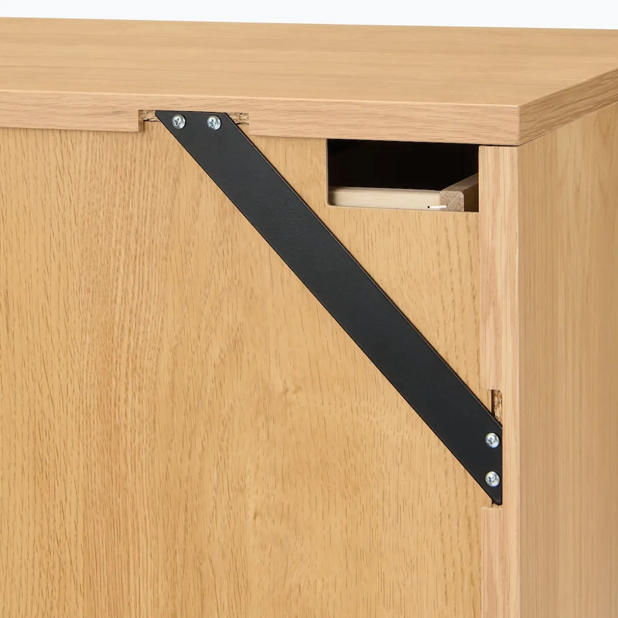 Armoire en noyer avec tiroirs