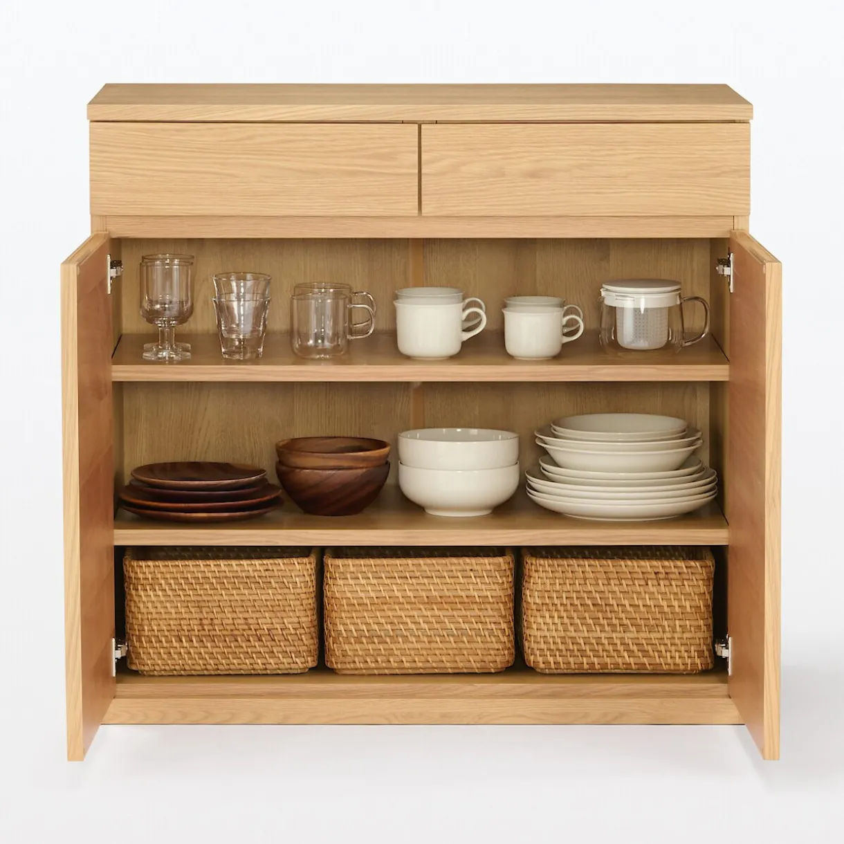 Armoire en noyer avec tiroirs