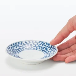 Assiette en porcelaine Hasami  ‐  Motifs arabesque