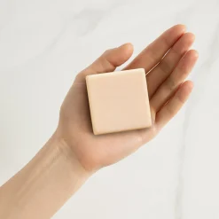 Barre nettoyante visage hydratante vegan format voyage
