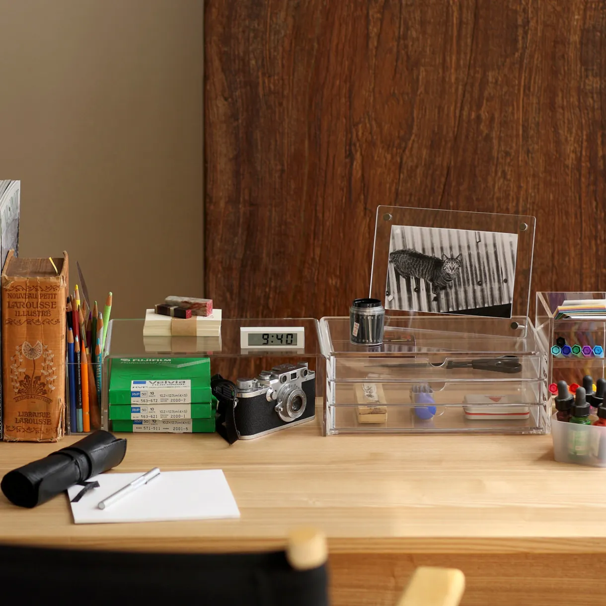 Cadre sur pieds en acrylique