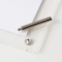 Cadre sur pieds en acrylique S