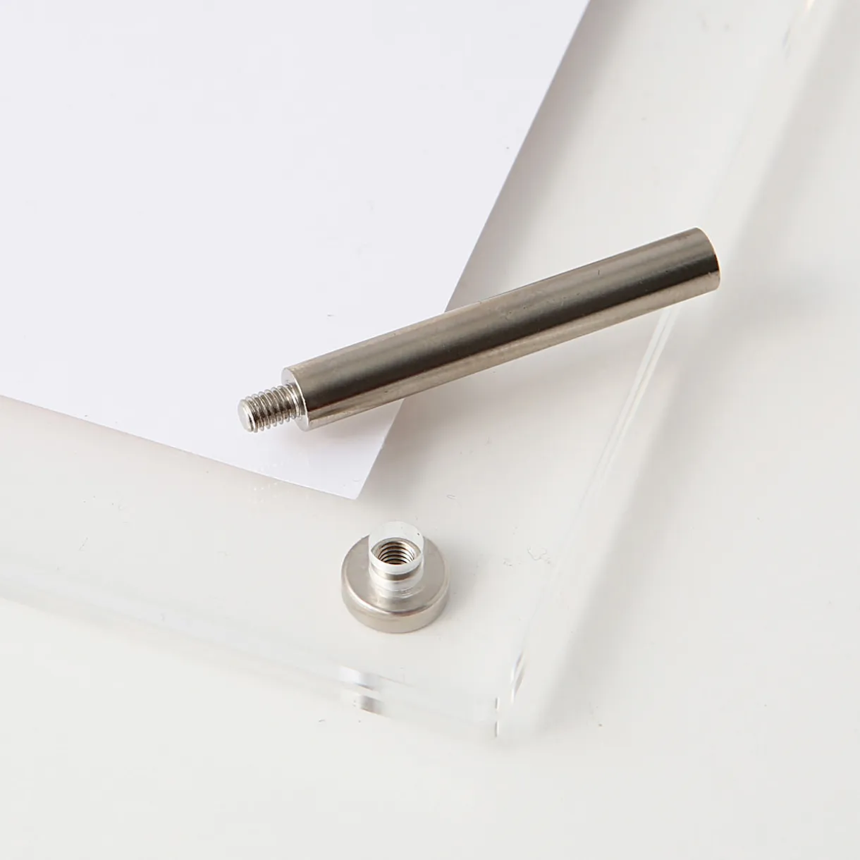 Cadre sur pieds en acrylique S