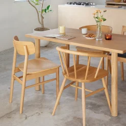 Chaise incurvée en chêne (Dont Eco‐part. 0,83 €)