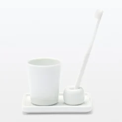Gobelet en porcelaine blanche