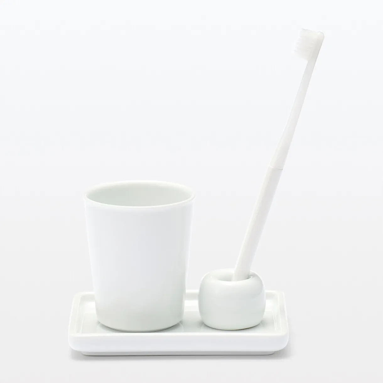 Gobelet en porcelaine blanche