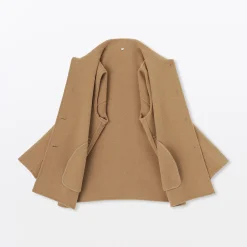 Manteau court en mélange de laine mérinos pour femme