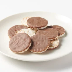 Mini‐galettes de riz enrobées de chocolat au lait