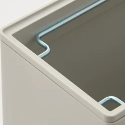 Poubelle rectangulaire en PP à couvercle ‐ 3L