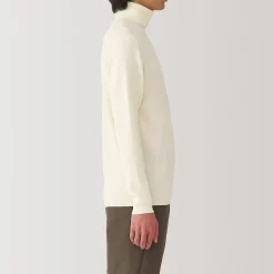 Pull en laine côtelée col roulé homme