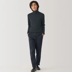 Pull en laine côtelée col roulé homme