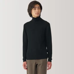 Pull en laine côtelée col roulé homme