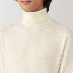Pull en laine côtelée col roulé homme