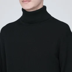 Pull en laine côtelée col roulé homme