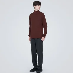 Pull en laine côtelée col roulé homme