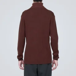 Pull en laine côtelée col roulé homme