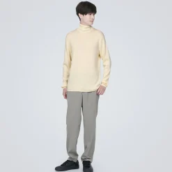 Pull en laine côtelée col roulé homme