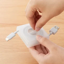 Range câble support smartphone en polypropylène