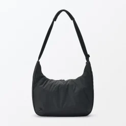 Sac à bandoulière rembourré et déperlant en nylon recyclé