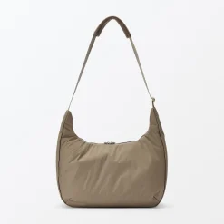 Sac à bandoulière rembourré et déperlant en nylon recyclé