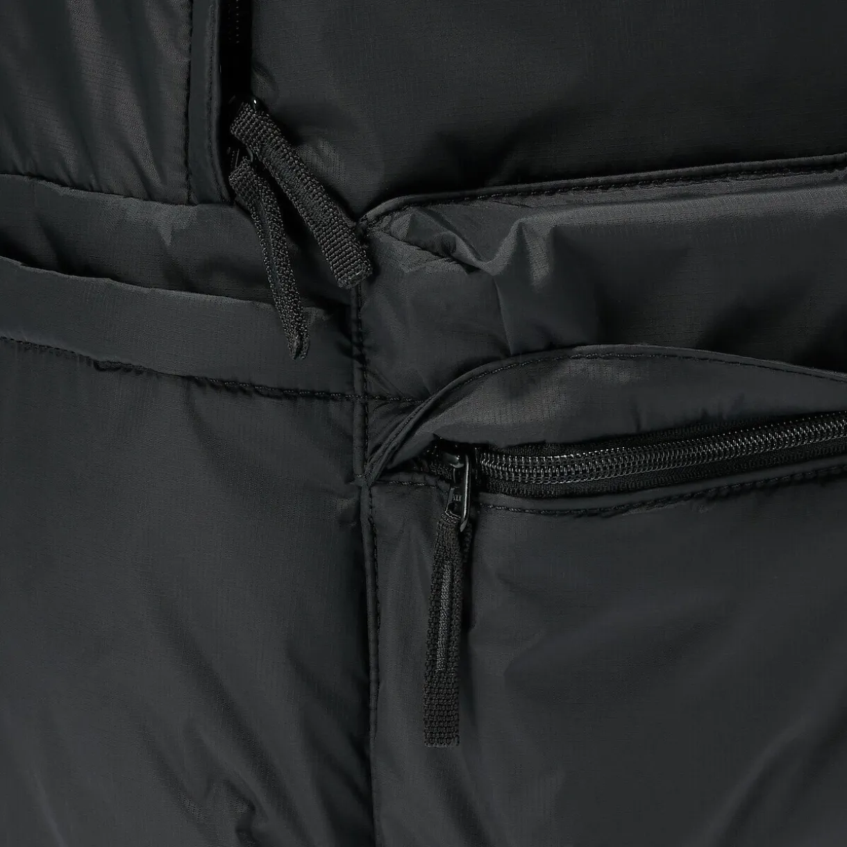 Sac à dos rembourré et déperlant en nylon recyclé