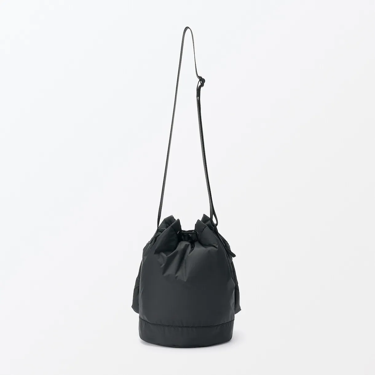 Sac seau rembourré et déperlant en nylon recyclé