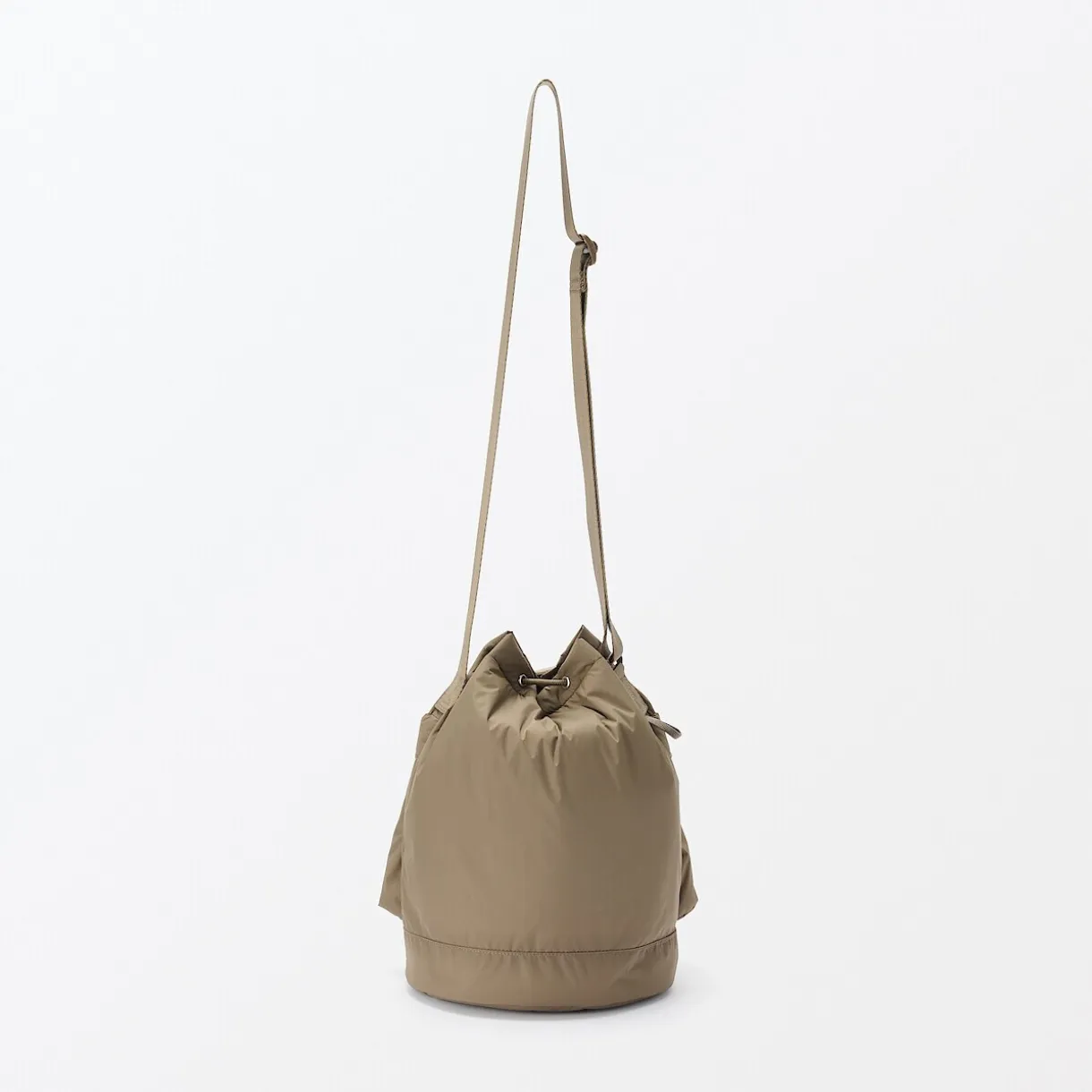 Sac seau rembourré et déperlant en nylon recyclé