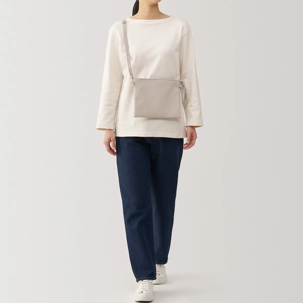 Sacoche à bandoulière déperlante détachable.