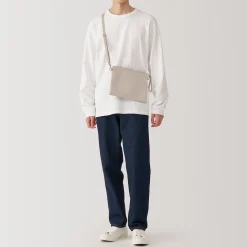 Sacoche à bandoulière déperlante détachable.