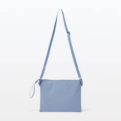 Sacoche à bandoulière déperlante détachable.
