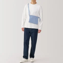 Sacoche à bandoulière déperlante détachable.