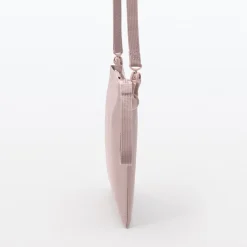 Sacoche à bandoulière déperlante détachable.