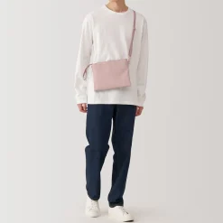 Sacoche à bandoulière déperlante détachable.