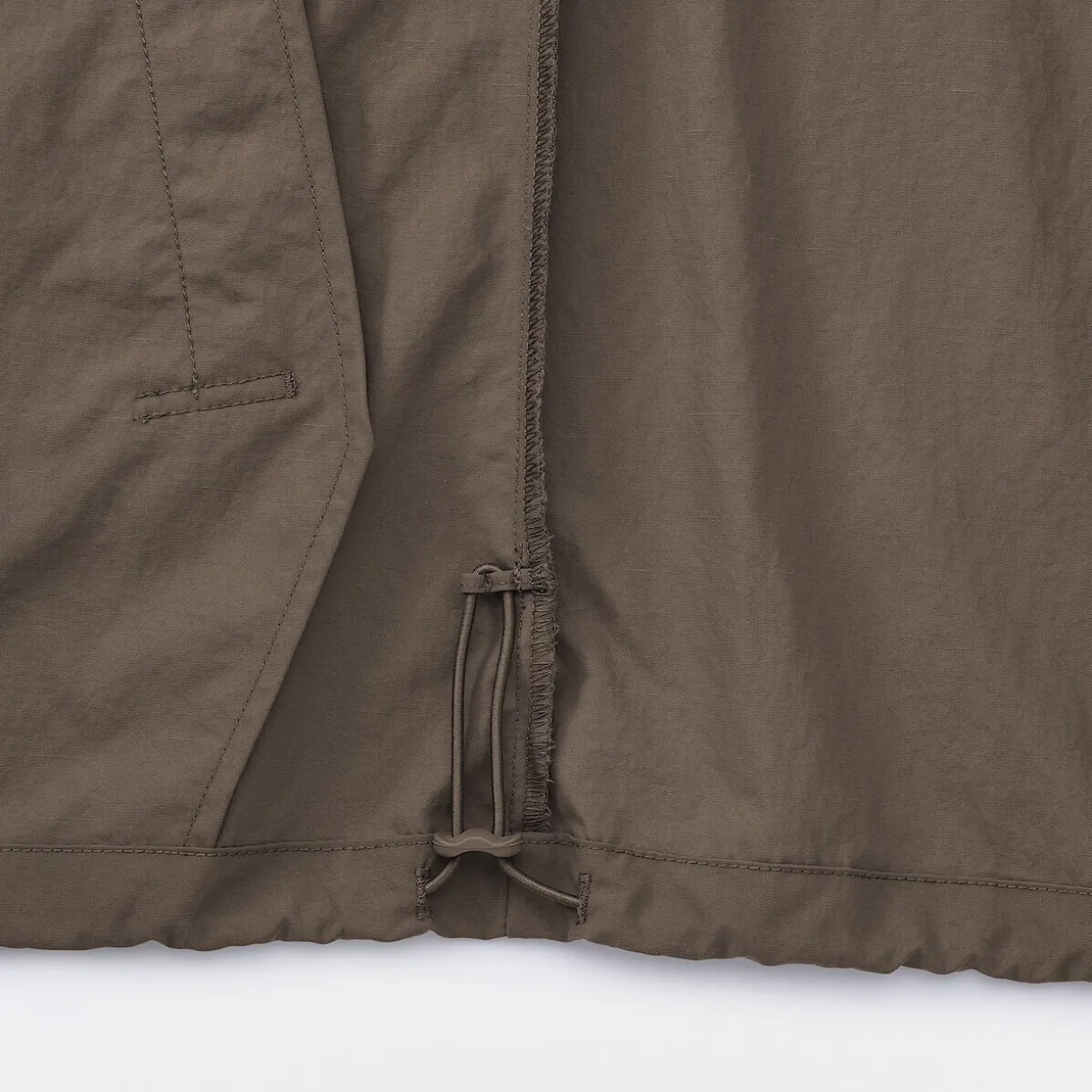 Veste à capuche déperlante et compacte en nylon pour femme