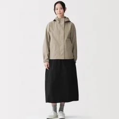 Veste à capuche pliante et déperlante pour femme