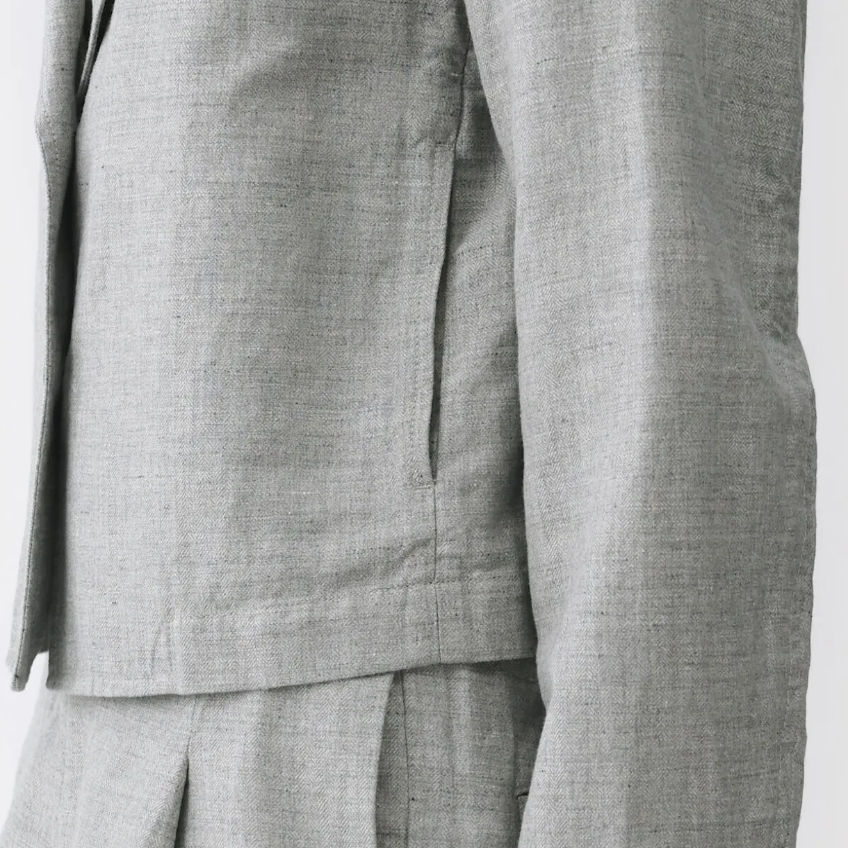 Veste courte à chevrons en mélange de lin pour femme